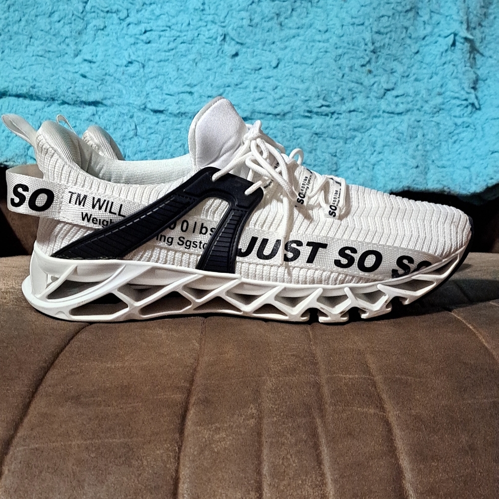 Mens size 11 just so tennis shoes